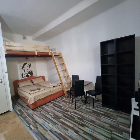 7Dab Apartment Bezeredj Contactless Self -Check-In Budapest Kültér fotó